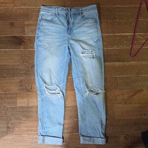 Light Wash Distressed Women’s Jeans - Unbranded